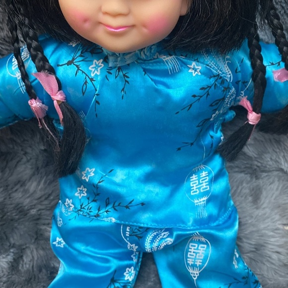 Vintage 1986 Asian Doll All Original
Very Rare Goodwell Blue Outfit
Cloth Body - Picture 8 of 16